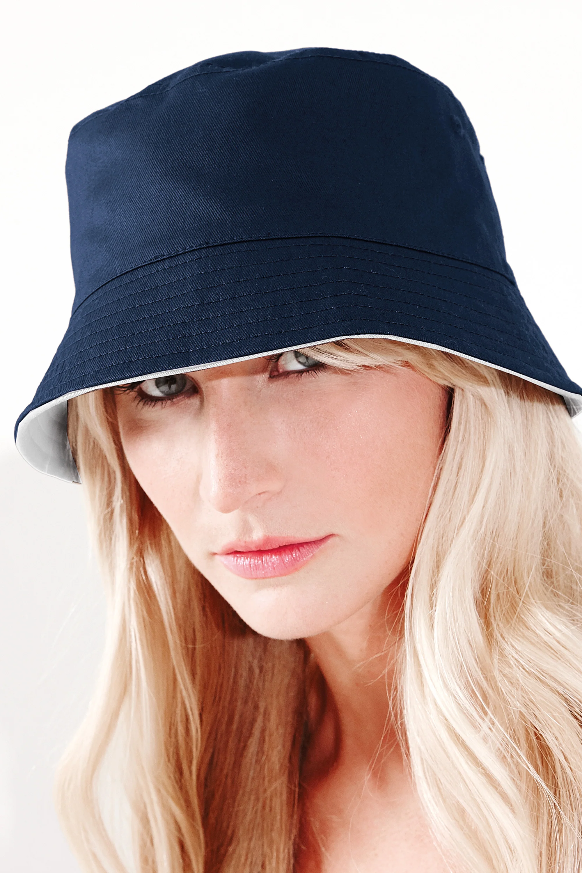 KĂĂNNETTĂVĂ BUCKET HATTU